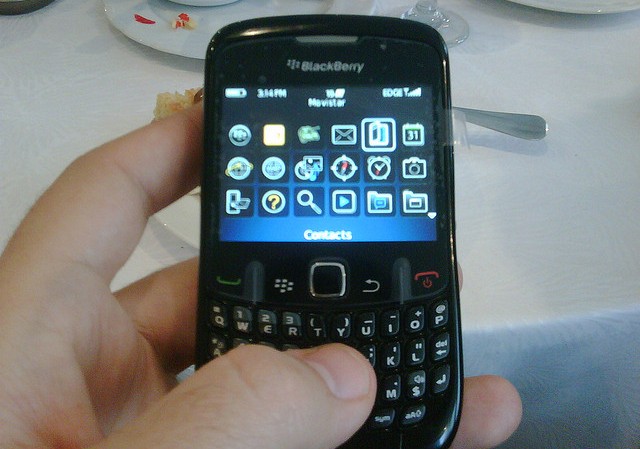 U.A.E. bans Blackberry phones, goes backwards